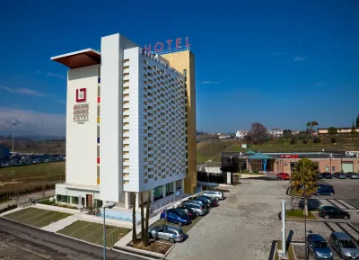 Breaking Business Hotel Hotel in zona Notaresco