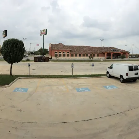 Pearsall Inn and Suites