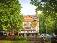 Bowling Green Hotels near Didsbury