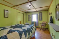 Serene Green Forest Hideaway w/ Spacious Yard Các khách sạn ở Hickory Township