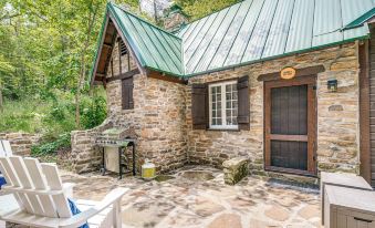 Cozy Steelville Retreat: River + Trail Access!