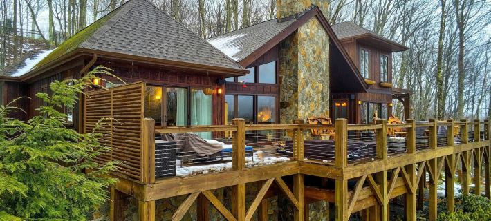 2 Mi to Slopes: Luxe Beech Mtn Cabin w/ Hot Tub Hotels in Beech Mountain