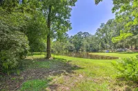Cozy-Modern Pensacola Home Large Yard, Grill - Wifi