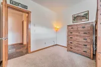 2 Mi to Donner Lake: Walkable Truckee Condo! - parking