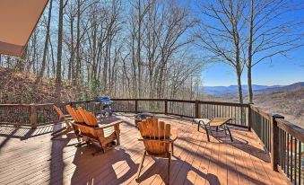 Spacious Franklin Cabin w/ Mountain Views!