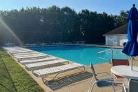 3 Mi to Coast: Pool & Serene Pond Views - spa