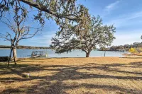 Tow Retreat on Lake Buchanan w/ Dock & Kayaks! - 3-Star