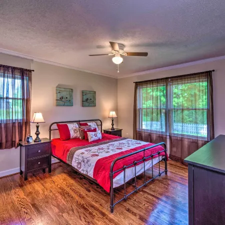 Cottage w/ Deck & BBQ: 2 Mi to Dale Hollow Lake!