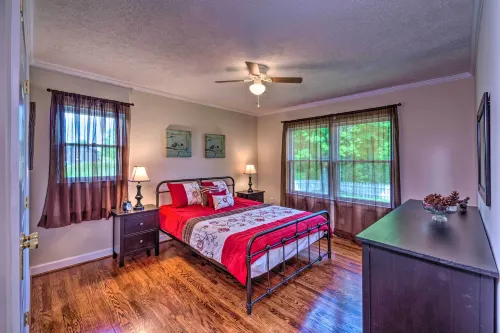Cottage w/ Deck & BBQ: 2 Mi to Dale Hollow Lake! - 3-Star