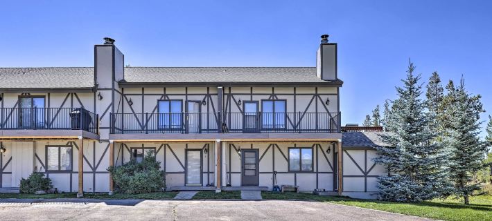 Townhome w/ Club Access on Shuttle Stop Hotels in Fraser