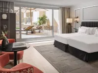 Melia Sevilla Hotels near La Raza