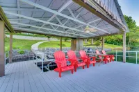 Family-Friendly Riverfront Manor on the Little Red