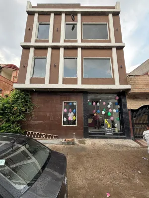 Hotel KR 5Mins Walk from Golden Temple Hotels in 