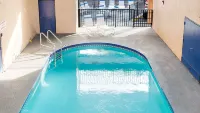 Magnuson Hotel Bradenton - Pools