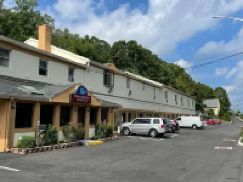 Whitney Inn & Suites Hotels in Hamden