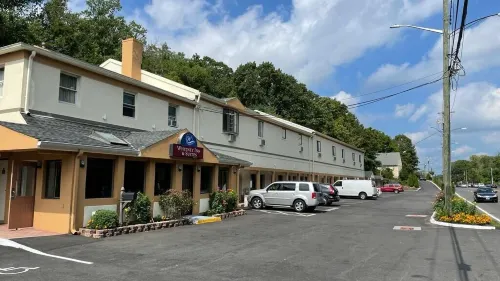 Whitney Inn & Suites Hotels in Wallingford