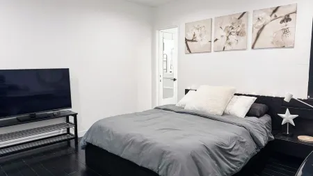 Modern 5bdr House with hot tub 7 min from Universal studios Отели рядом с достопримечательностью «NoHo Arts District»