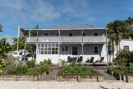 The Old Oak Boutique Hotel