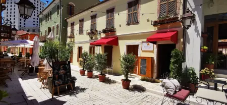 Bohemian Boutique Suites Отели рядом с достопримечательностью «Vlora Old Town»