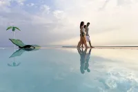 Alexandra Elegance Bridging Generations - Pools
