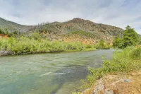 Scenic Riverfront Escape w/ Sauna in Junction City - Homestays
