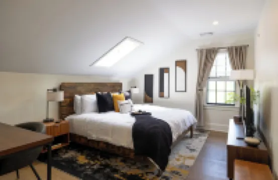 Full House · Huge 6BR 3Bath Retreat on College Hill. Rare Find!