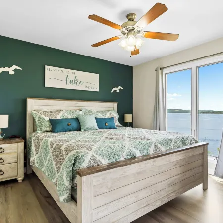 Sunset View at Anchors Point Lakefront Stay for 8 w/ Private Balcony