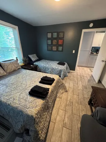 Charming 2-bedroom apartment in superb Bennington with WiFi