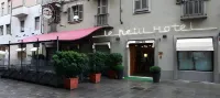 Le Petit Hotel