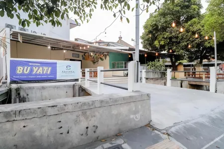 Hotel Safara Yogyakarta Отели в г. Umbulharjo