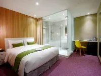 Ark Hotel Hotel dekat Taman kota Daan