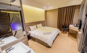 Six Fukun Hotel