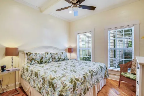 Paradise Place by AvantStay Key West Old Town Condo w Shared Pool