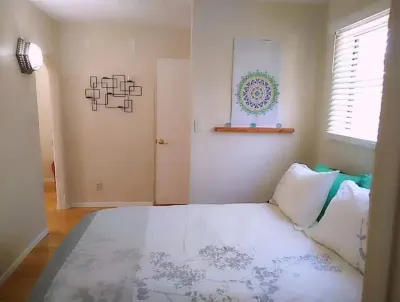 Private Space Near Historic Museum Hill, 1 Bedroom, 1 Bathroom