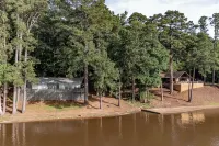 Round Rock Cabin-Rustic Charm for Family Gatherings