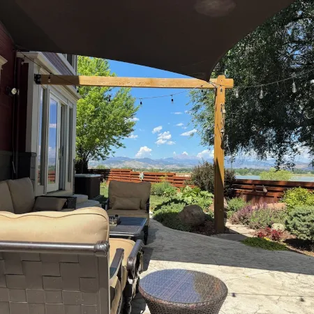 5-Bedroom Pet-Friendly Lake Home with Mountain View