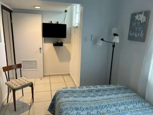 Charming Apartment w/Pool. Just walking minutes from the Beach and Restaurants.