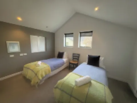 Chartres Retreat - sunny Arrowtown townhouse