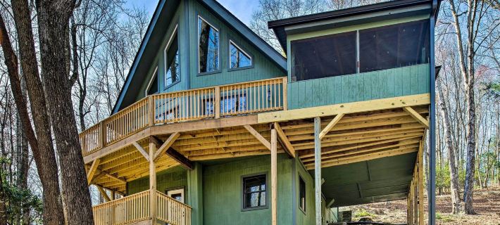 Peaceful Brevard Mountain Cabin Hike, Golf and Swim Hotels in Transylvania County