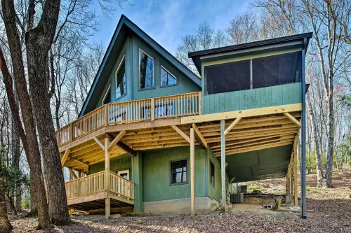 Peaceful Brevard Mountain Cabin Hike, Golf and Swim - Parkering
