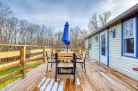 Catskills Cottage w/ Deck, 7 Mi to Hunter Mtn