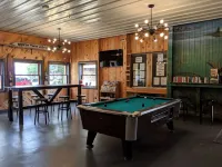 1949 Jim Dandy Vintage Glamping Camper #8 - Premium Resort Amenities Included! Hotels in Phelps