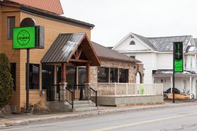 Auberge Le Chardo Inn