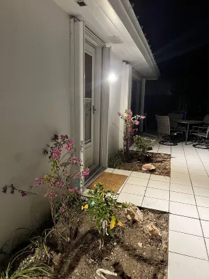 Wonderful 2 Bedroom 2 Bath Ocean Villa just quick walk from Treasure Cay Beach! Hotel a 