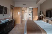 Beach Front! Fantastic Views. 2nd floor 2 bed/2 bath at Las Palomas Phase 2. โรงแรมใน