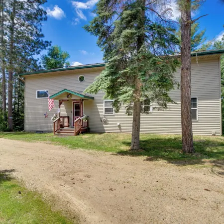 Private Dock Lakefront Family Home in Outing