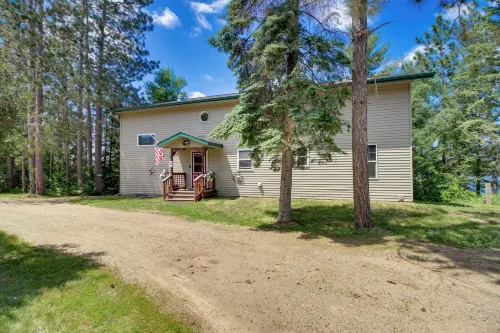 Private Dock Lakefront Family Home in Outing - parking