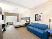 Holiday Inn Express & Suites Delafield Hotels in Oconomowoc