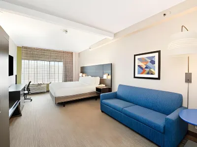 Holiday Inn Express & Suites Delafield