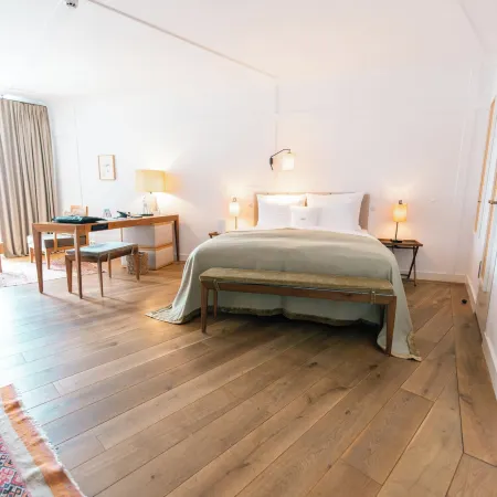Louis Hotel